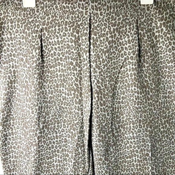 Time and Tru Gray Black Animal Leopard Print Comfort Cropped Pants NWT Plus Sz18 - Picture 4 of 16